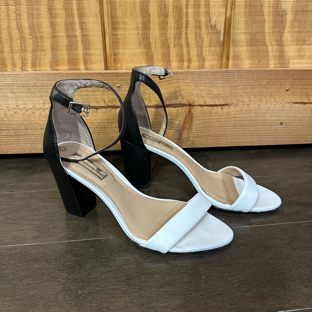 I.N.C INTERNATIONAL CONCEPTS Two Tone Black & White Ankle Strap Sandals
